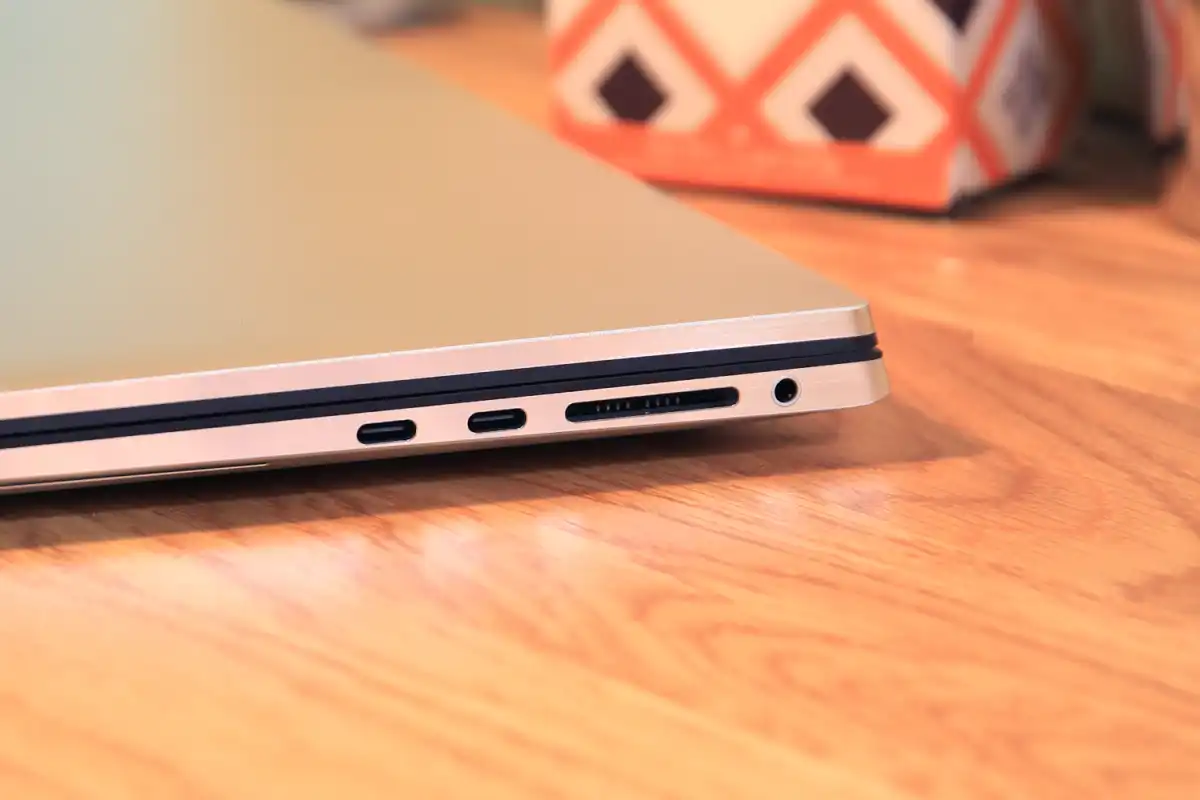 پورت های لپ تاپ Dell XPS 17